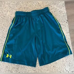 Under Armour Shorts athletic boys youth small